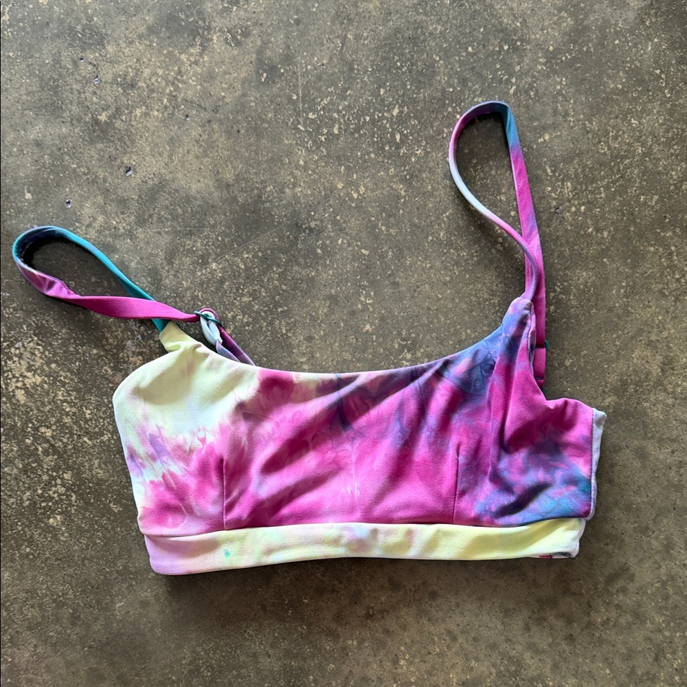 Vibrant Tie-Dye Sports Bra